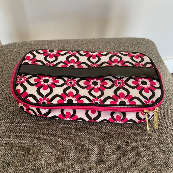 Tartan-Twine cosmetic bag set with a pink, black, and white floral pattern. - Picture 14 of 14